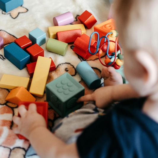 Os 10 Maiores Problemas com Brinquedos Infantis (E Como Resolvê-los)
