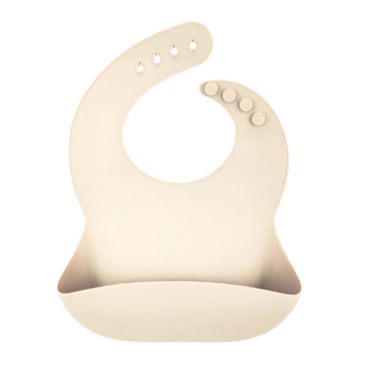 Babador de silicone com bolso cata migalha na cor off white.